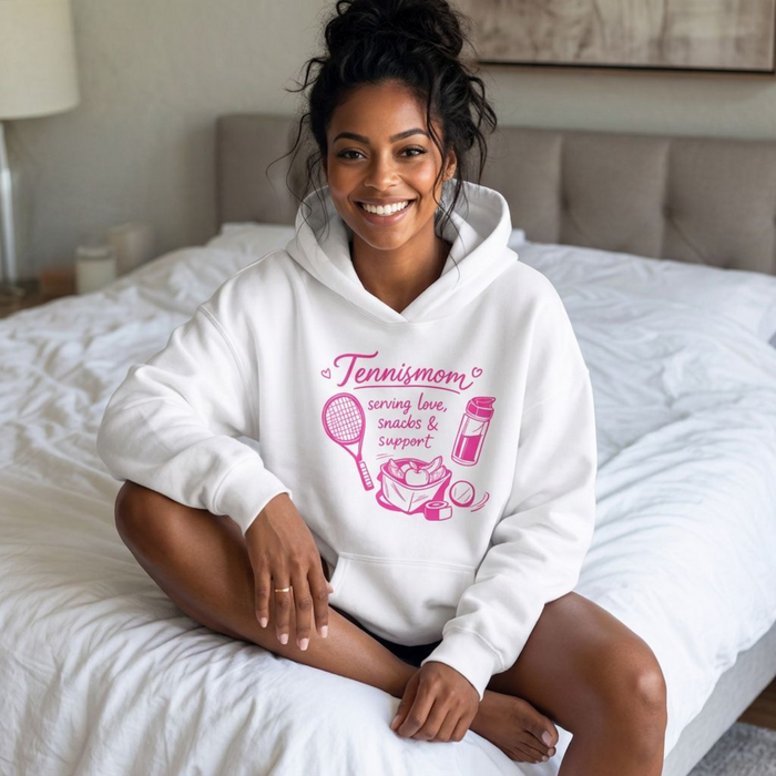 Zwei Models in Oversized Hoodies von Court Vibes