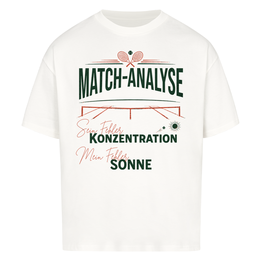 Match-Analyse auf Oversized Shirt, Farbe weiß