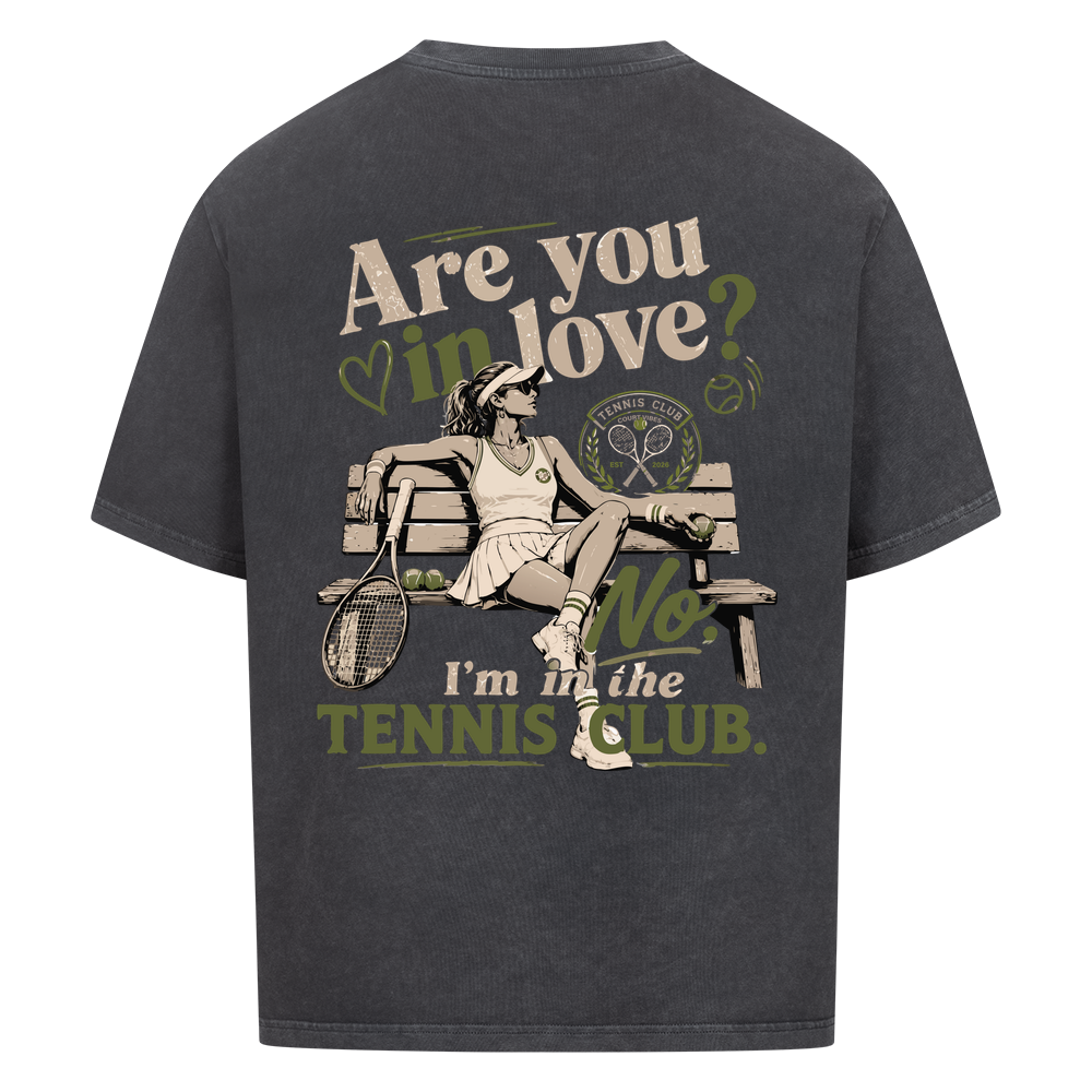 Tennis Club Girl auf Oversized Shirt, Farbe verwaschen schwarz