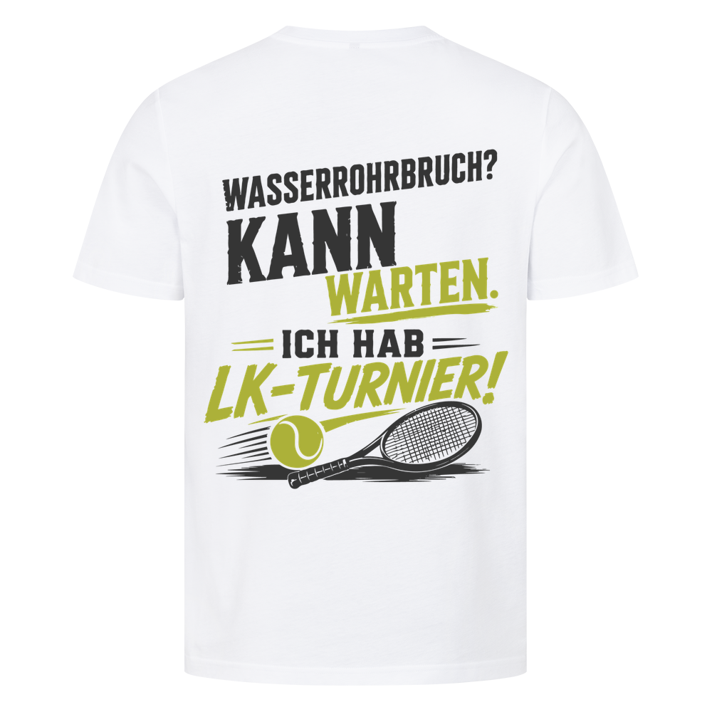 Wasserrohrbruch auf T-Shirt, Farbe weiß