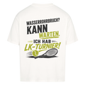Wasserrohrbruch auf Oversized Shirt, Farbe weiß