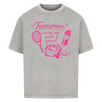 Tennismama Snacks & Support Pink auf Oversized Shirt, Farbe verwaschen grau