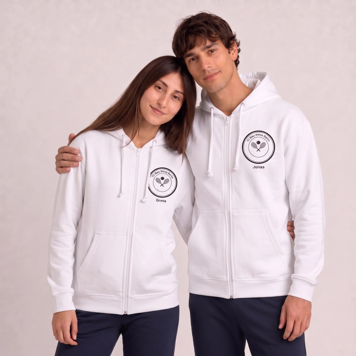 Vereinslogo auf Zip-Hoodie