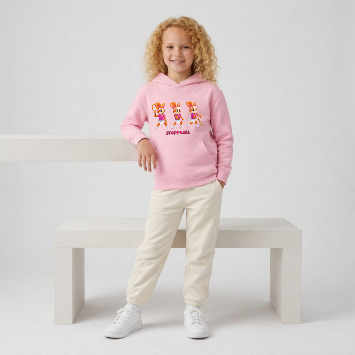 Yuna Stoppball auf Kinder-Hoodie